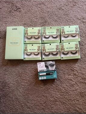 Kiss The Muses False Eyelashes Set in Mint Green Packaging